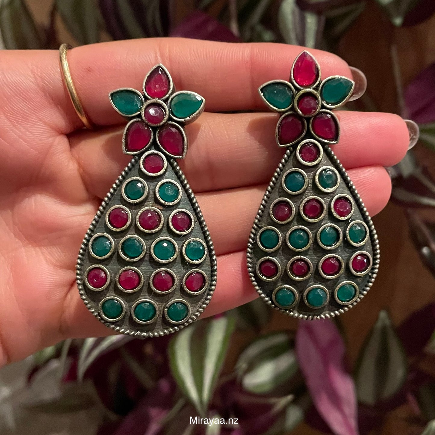 Studded pineapple