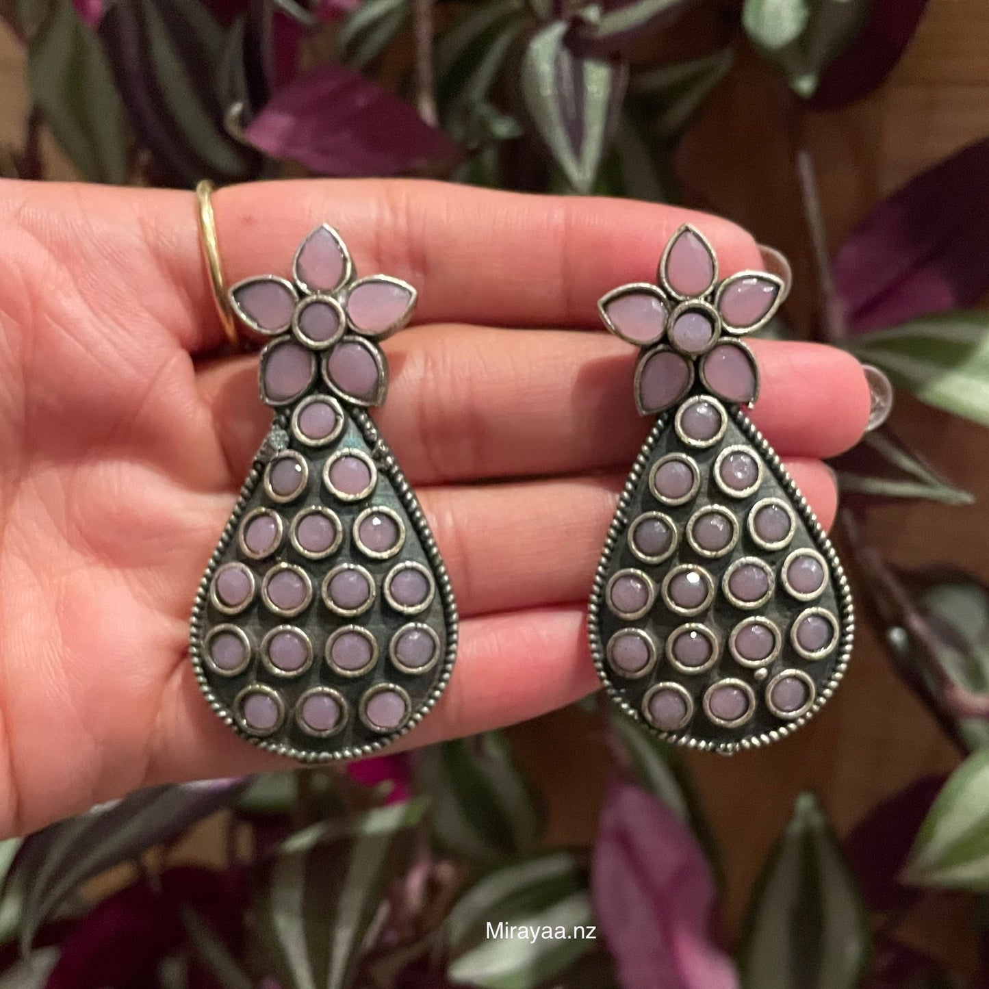 Studded pineapple